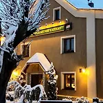 & Restaurant Pod Kastany Hotell Krupka