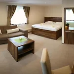 & Restaurant Pod Kastany Hotell