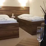 & Restaurant Pod Kastany Hotell Krupka