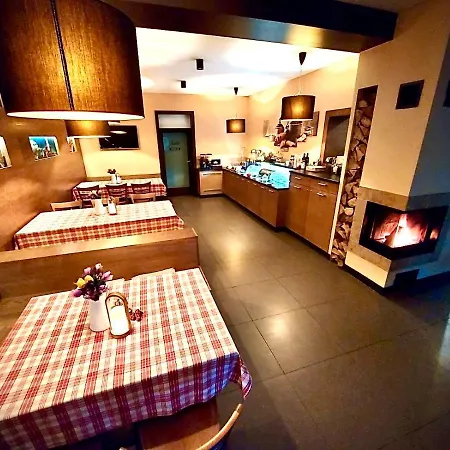 & Restaurant Pod Kastany Hotell 3*