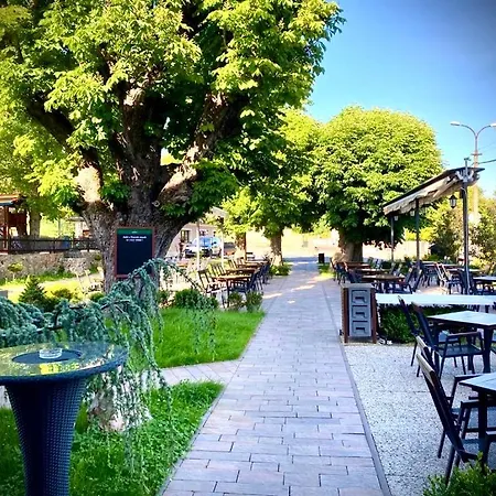 & Restaurant Pod Kastany