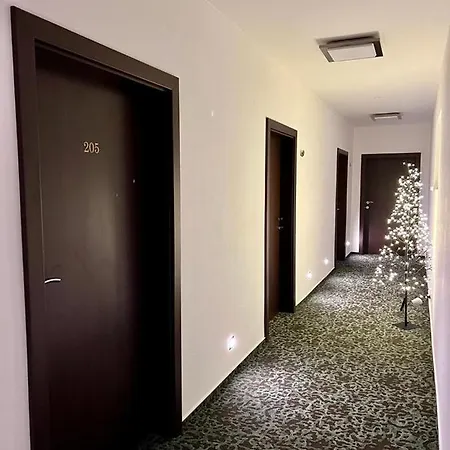 & Restaurant Pod Kastany Szálloda