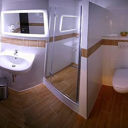 & Restaurant Pod Kastany 3* Krupka