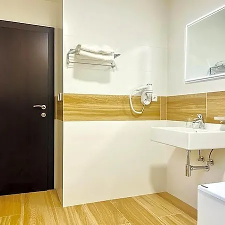 & Restaurant Pod Kastany 3*