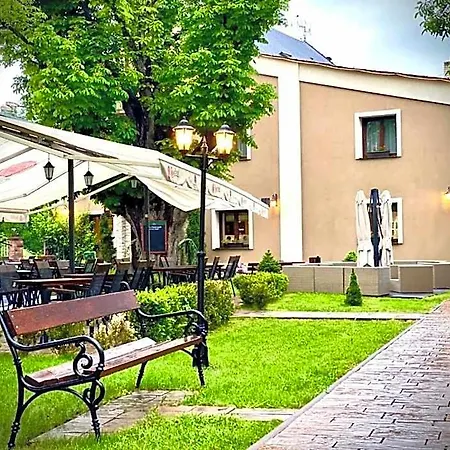 & Restaurant Pod Kastany Szálloda