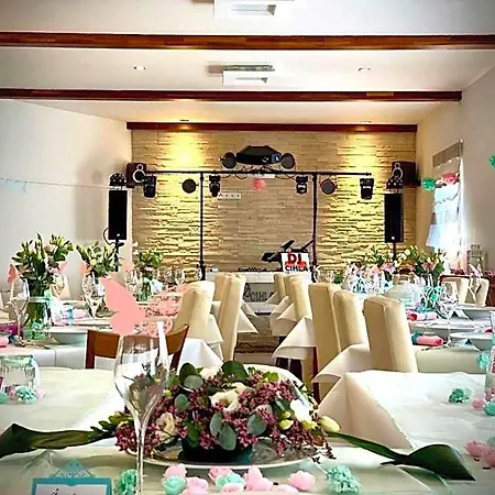 Szálloda & Restaurant Pod Kastany