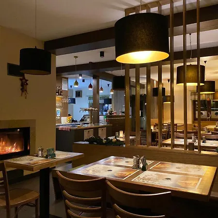 & Restaurant Pod Kastany 3* Krupka
