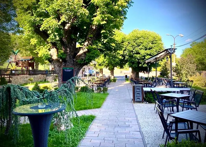 & Restaurant Pod Kastany