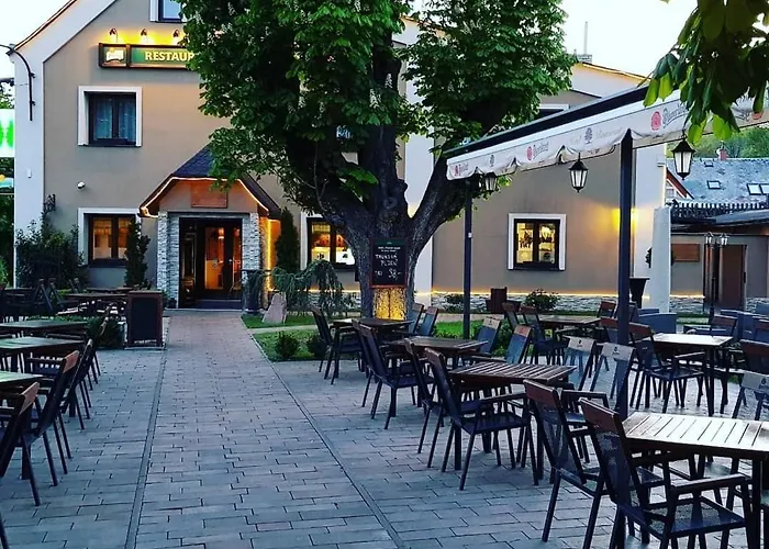 & Restaurant Pod Kastany Krupka